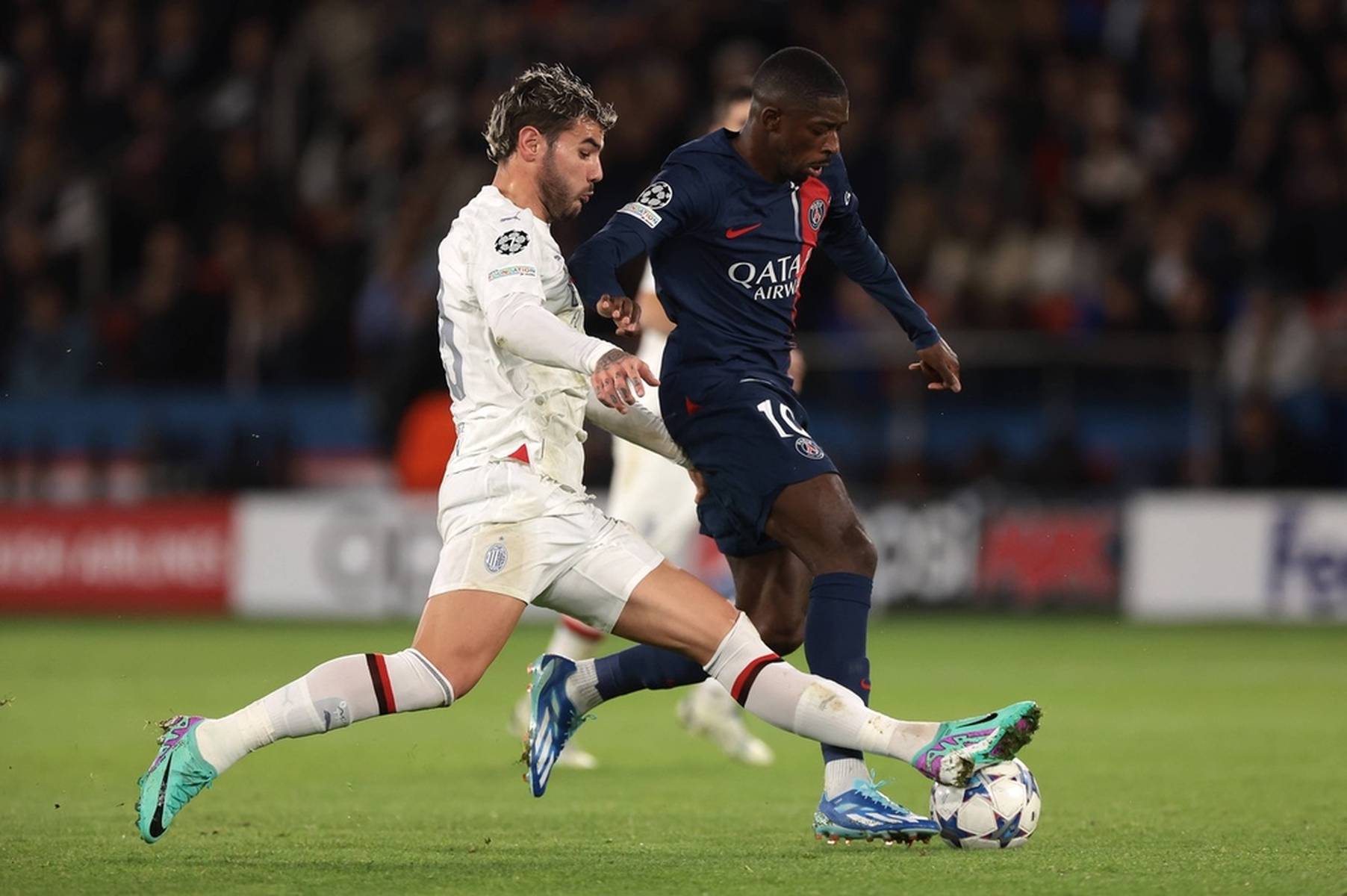 两人依旧在 两人依旧在