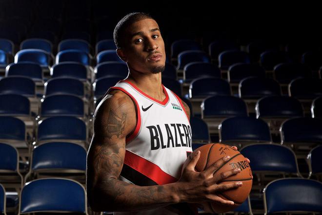 他必须在短 他必须在短